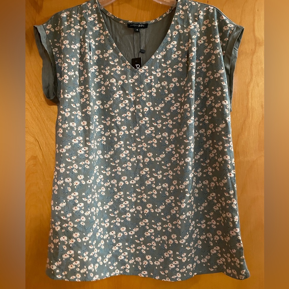 Paper moon Top Size Medium NWT